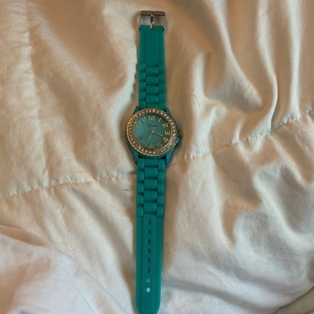 Geneva Quartz Analog
Teal Silicone Strap Watch with Rhinestone Bezel
